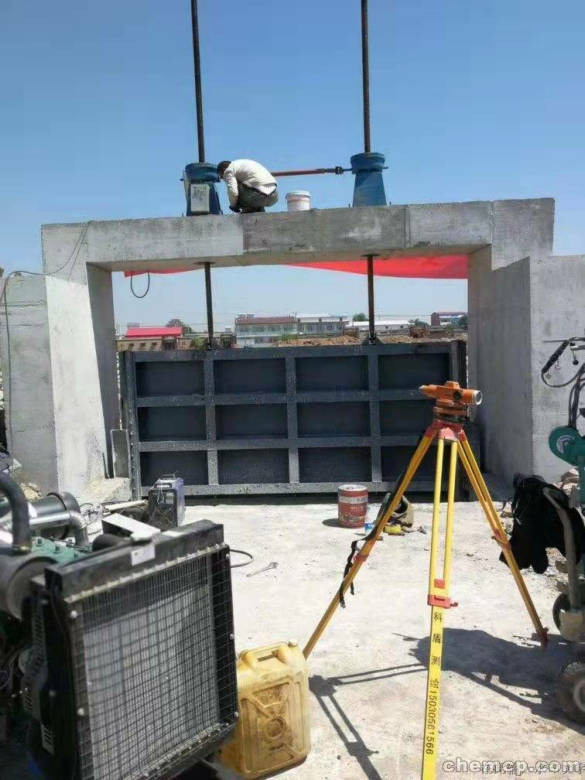 ���̰���